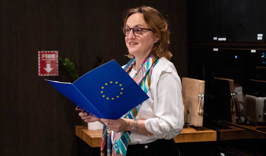 Поздравление Главы Делегации ЕС в Молдове Ивоны Пьорко с зимними праздниками