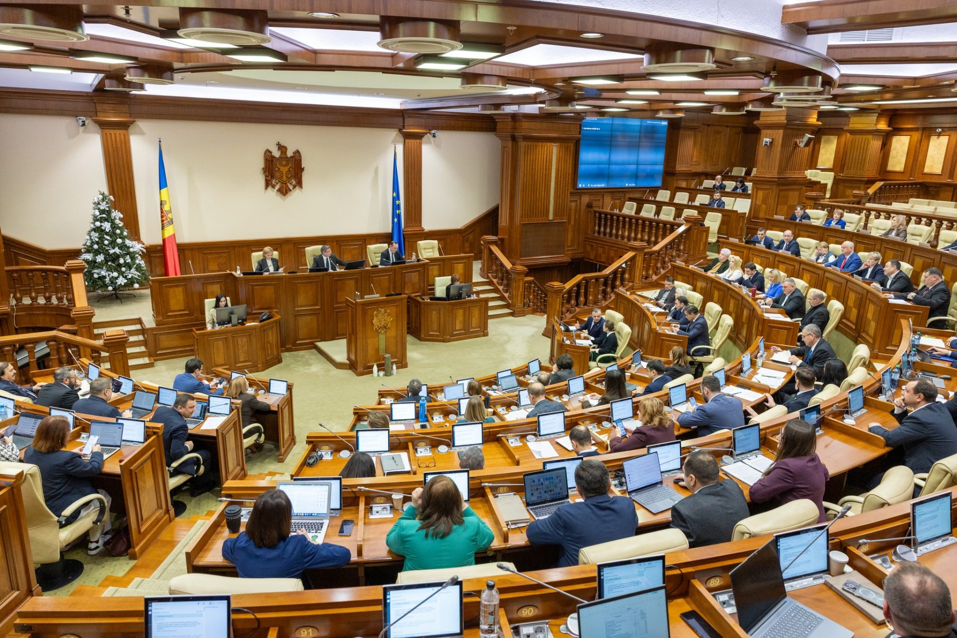 Бюджет-2026 год принят без голосов оппозиции