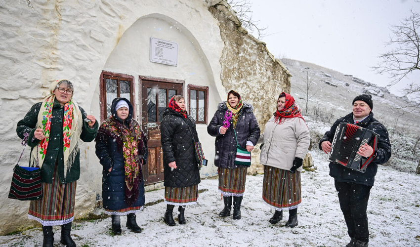 „Casele Hobbit” pot salva satul moldovenesc de la dispariție