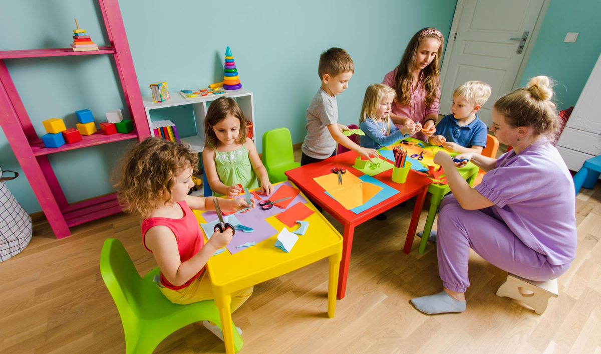 Родителей вернут на рынок труда за счет увеличения мест в детсадах