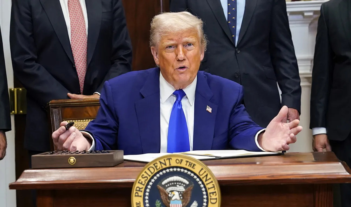 Трамп ввёл дополнительные пошлины в 10% для всех стран