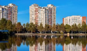 1605-15232-(1) lake houses