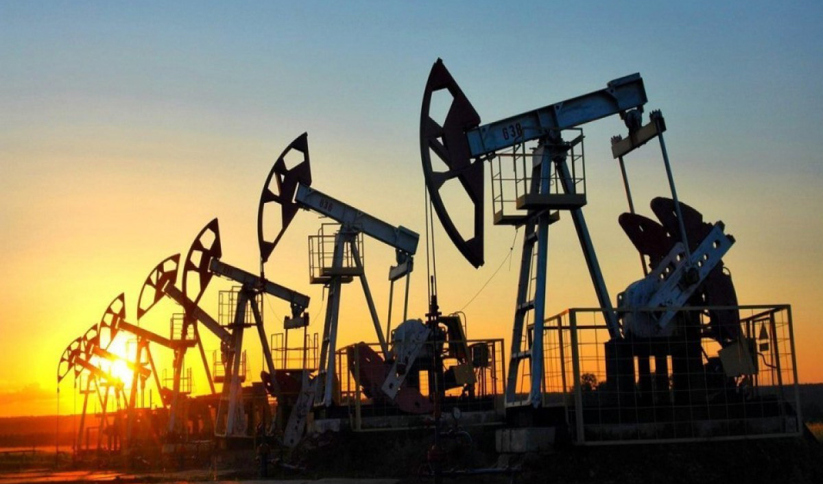 Цены на нефть перед выходными застыли в ожидании