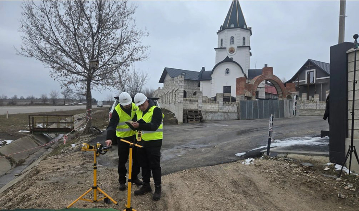 Romanian companies unite to repair Moldovan roads