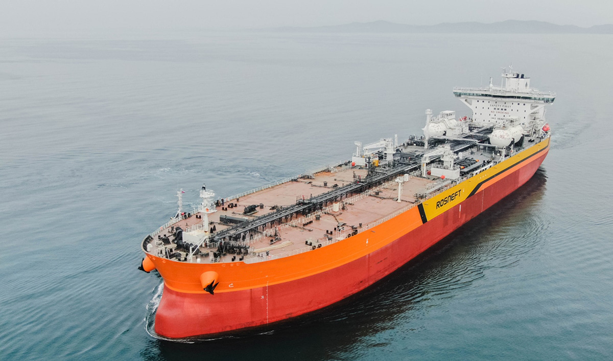 China suspends oil exports