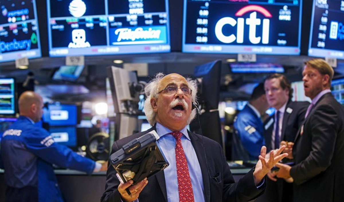 Инвесторы выводят деньги из фондов акций из-за войны на Ближнем Востоке