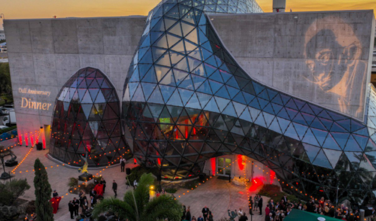 Muzeul Dalí va fi diferit: inteligența artificială și realitatea augmentată vor schimba arta pentru totdeauna