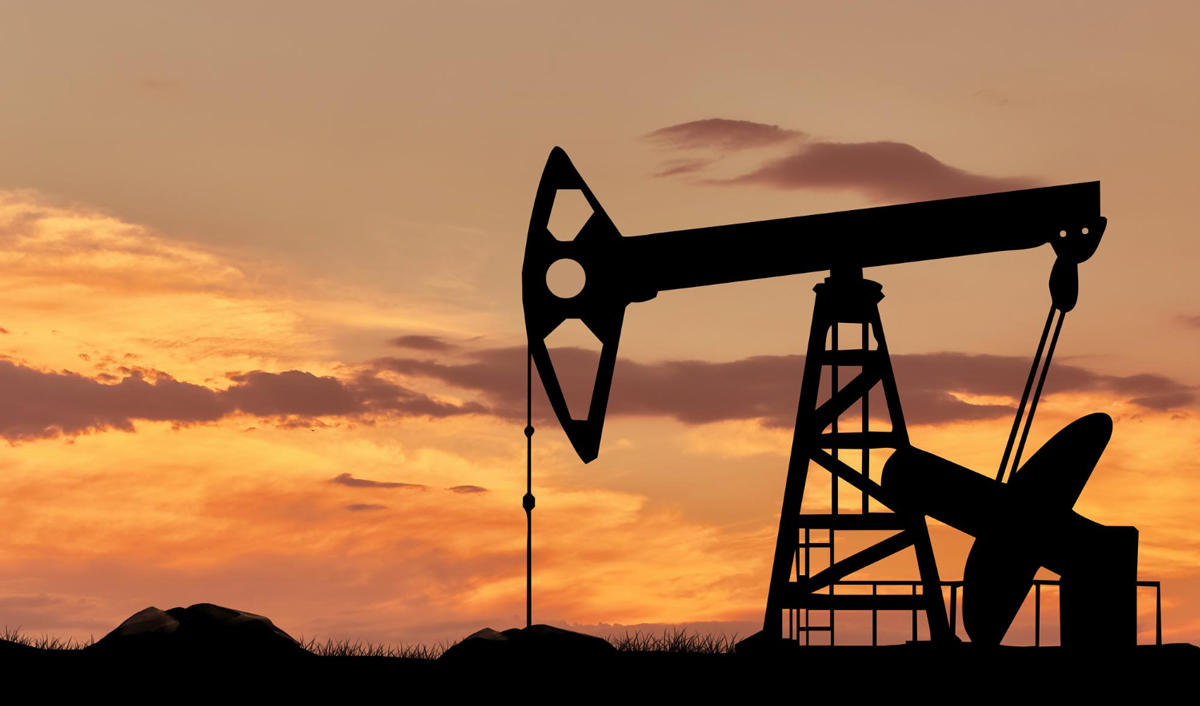 Темпы роста добычи нефти в мире снизятся вдвое в 2026 году из-за войны в Иране