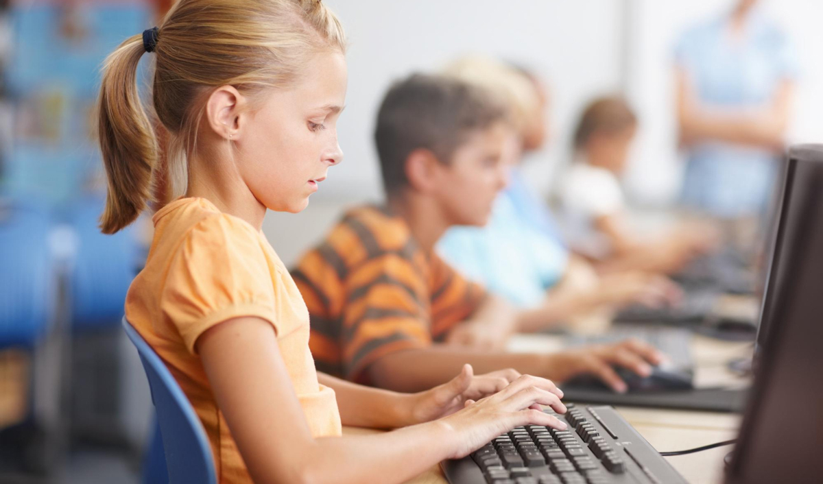 Schools and kindergartens will receive digital equipment worth 15.5 million lei