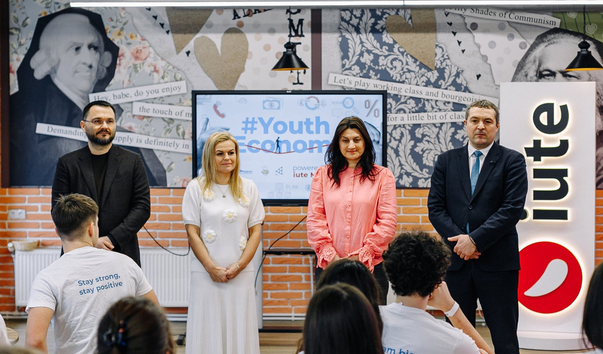 Один год #YouthEconomy: программа, которая готовит смарт-поколение к бизнесу со значимым влиянием