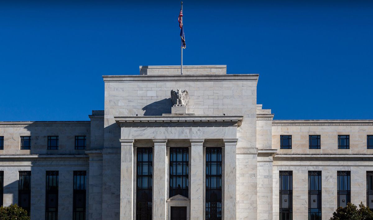 Trump cere Fed să organizeze o reuniune specială pentru a reduce dobânda