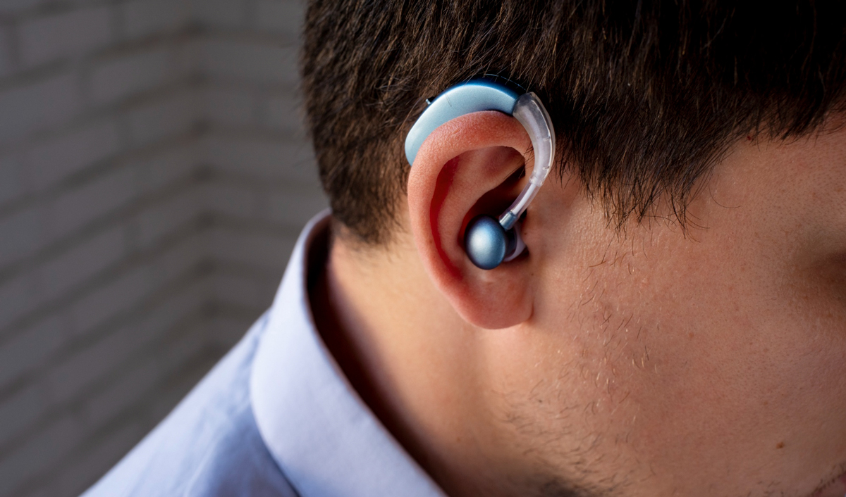 Mii de aparate auditive digitale vor fi livrate centrelor medicale din țară