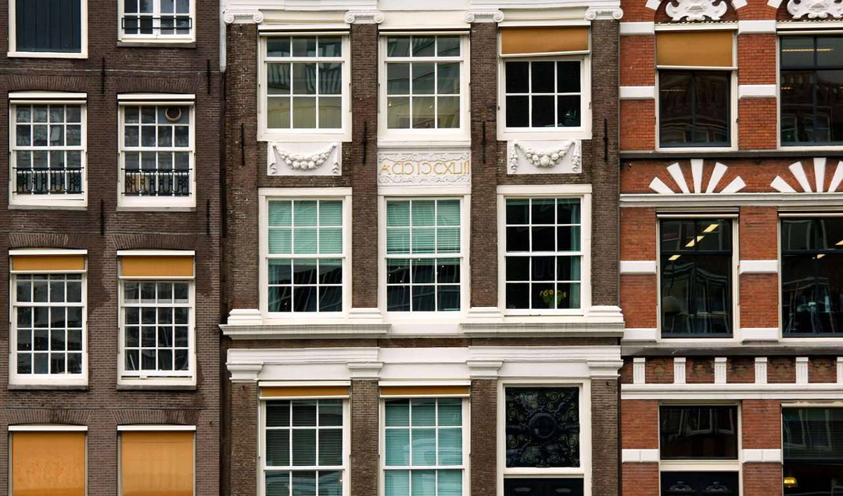 Dutch housing market: foreigners pay less