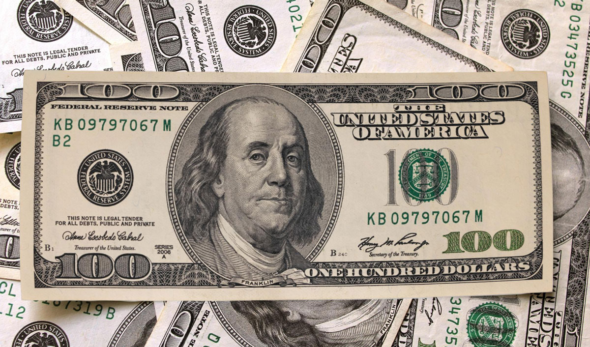 Dolarul american crește pe fondul loviturilor asupra Iranului