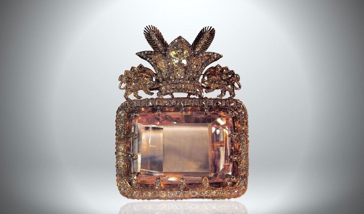 Banca centrală a Iranului stochează peste 50.000 de pietre prețioase