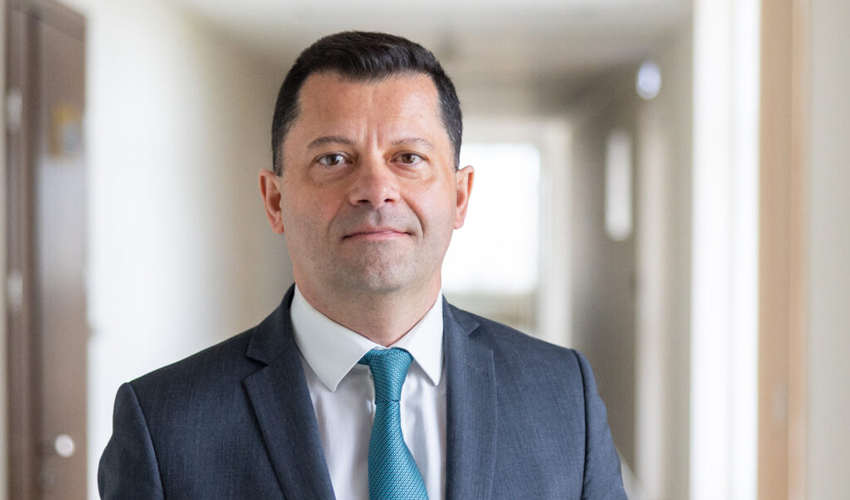 Серджиу Михов 