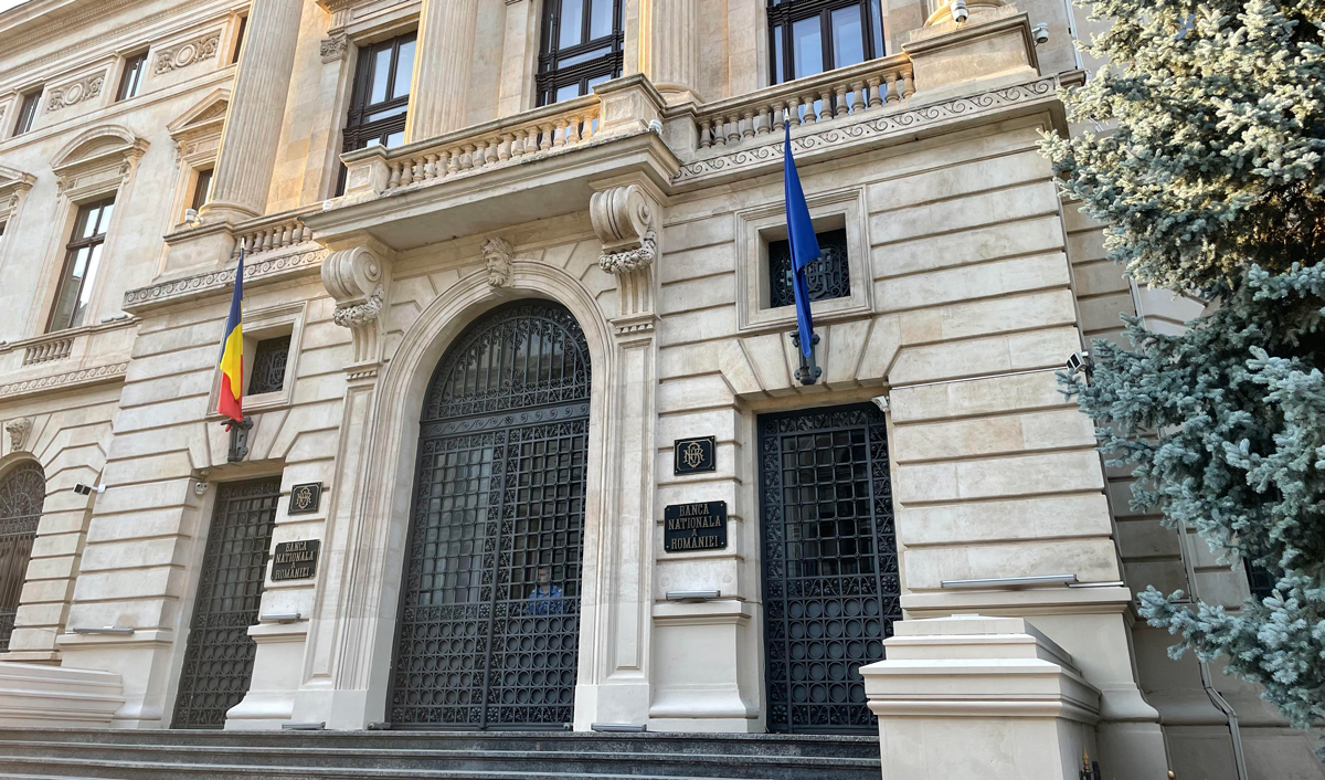 Deficitul de cont curent al României s-a redus