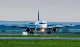 1613-1028 airplane