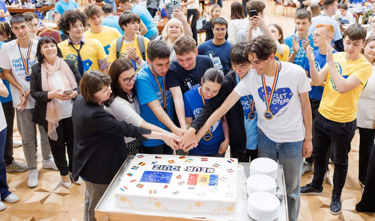 Peste 800 de echipe școlare vor concura pentru premiul “EuroQuiz Moldova 2026”