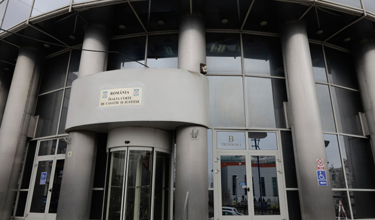 Верховный суд Румынии подал в суд на правительство страны