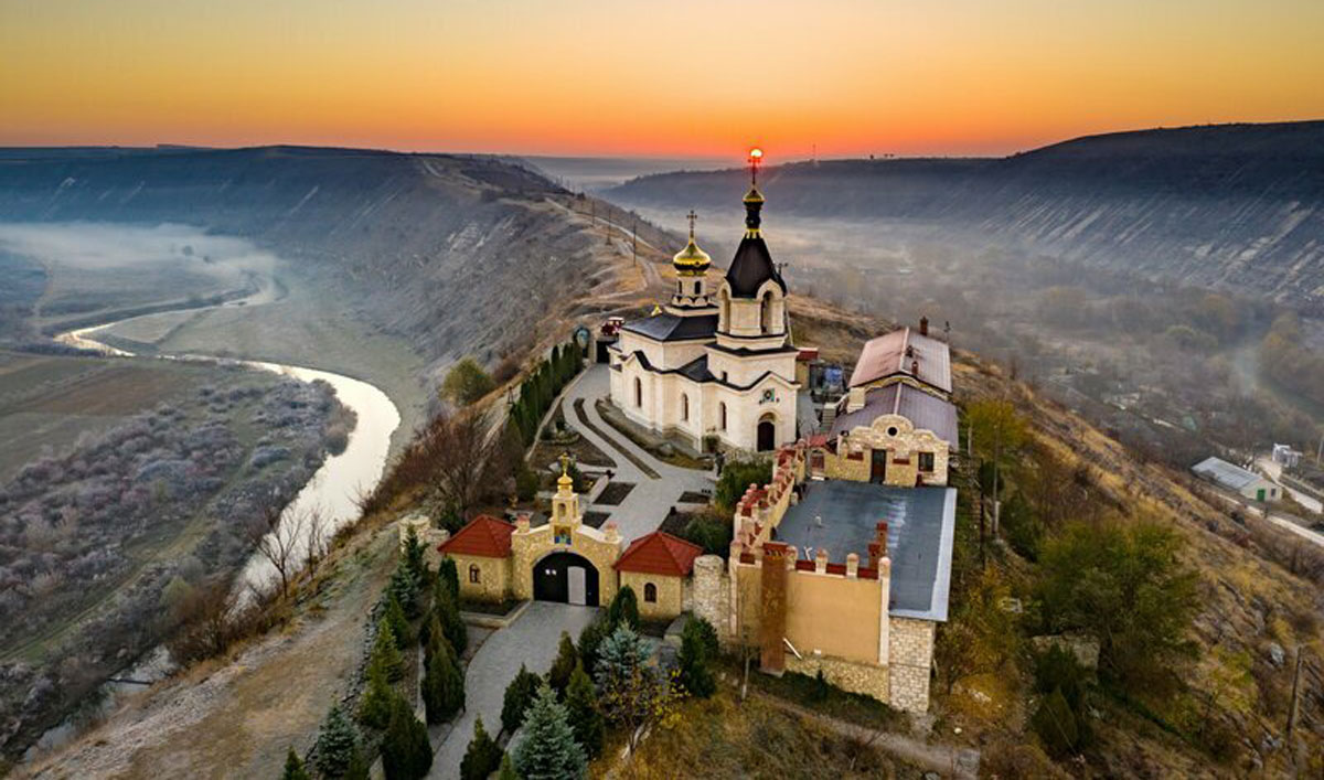 Выпуск талонов на отдых открывает летний  сезон в туризме