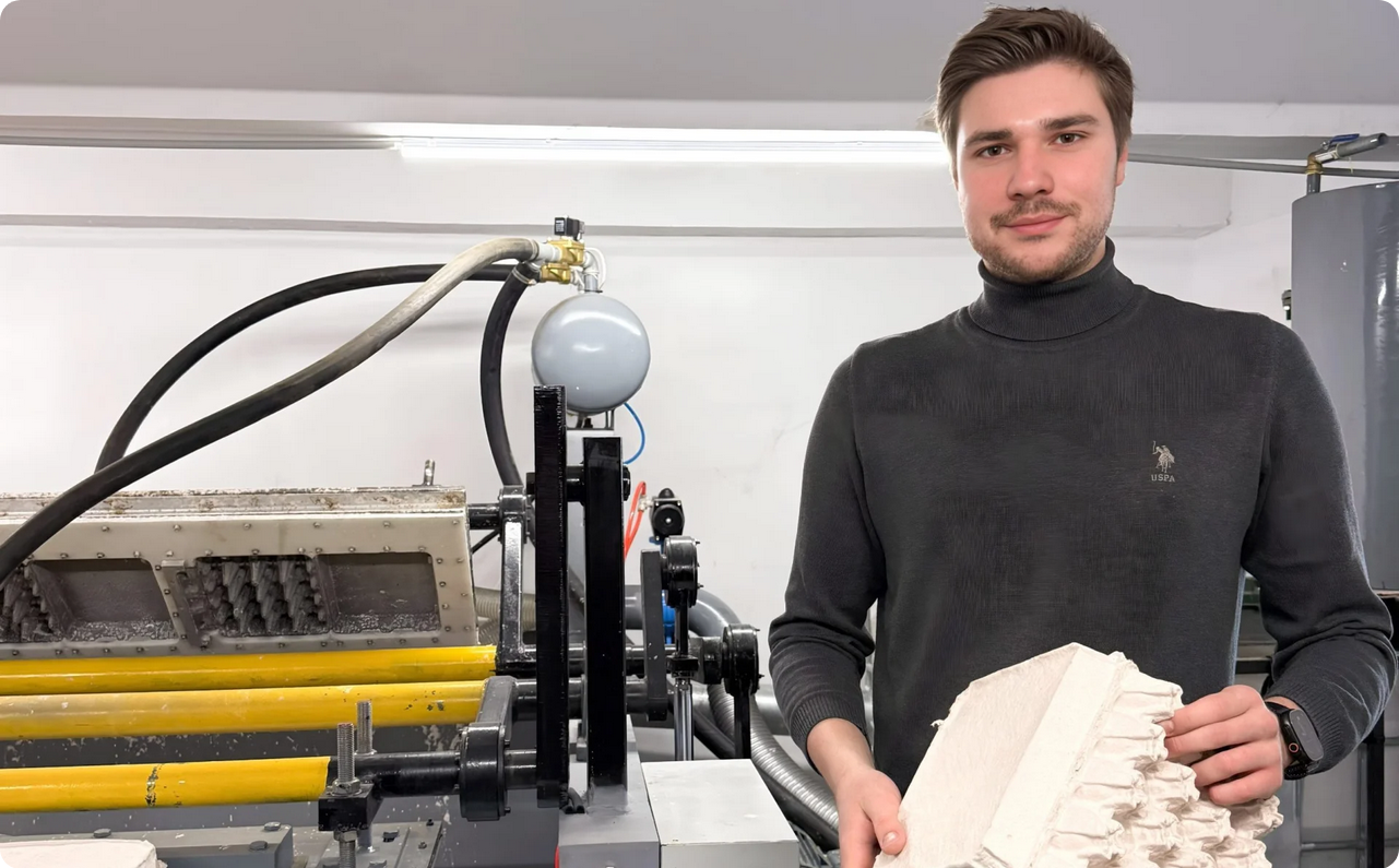 Молодой предприниматель из Молдовы превращает бумажные отходы в экологичную упаковку