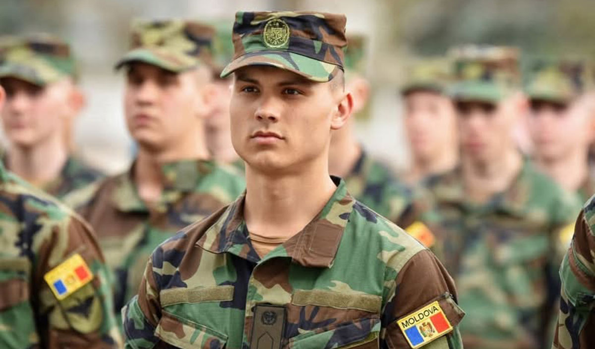 Se cere demisia ministrului Apărării