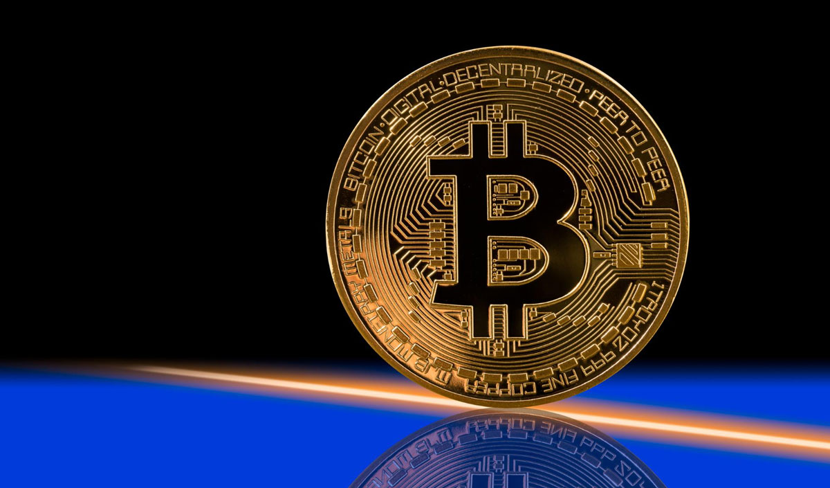 Bitcoin scade sub $77k pe fondul creșterii petrolului