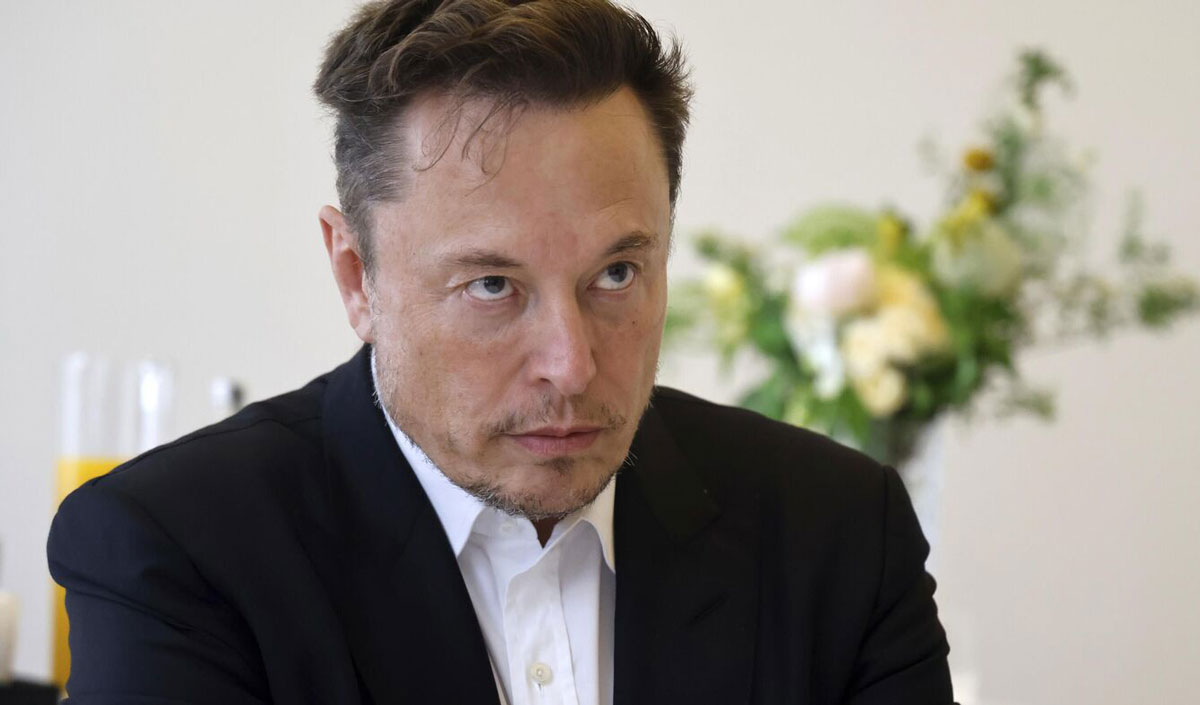 Ilon Musk a sprijinit un politician britanic în favoarea deportării în masă a migranților