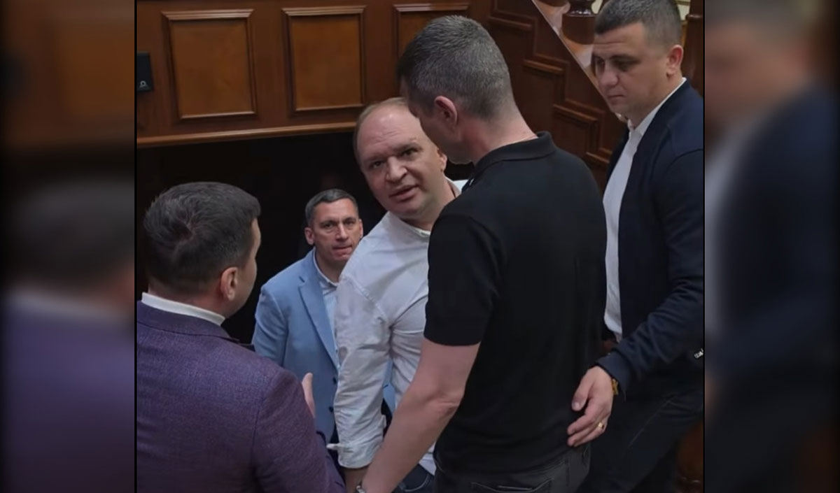 Reforma educației a declanșat o amenințare cu referendum la Chișinău și un scandal în Parlament