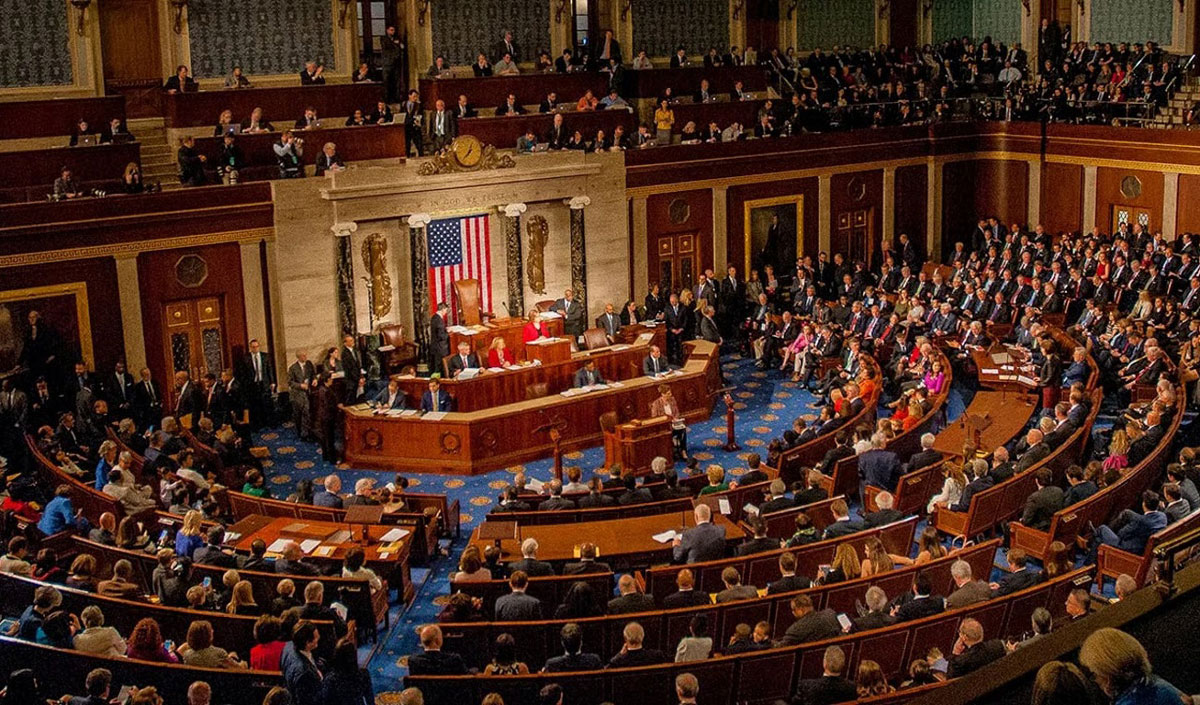 U.S. congressmen try to limit Trump’s war powers on Iran