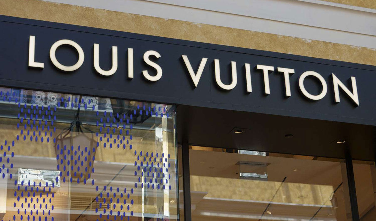 Mărcile de lux pierd cumpărători după ani de creșteri ale prețurilor – Bloomberg