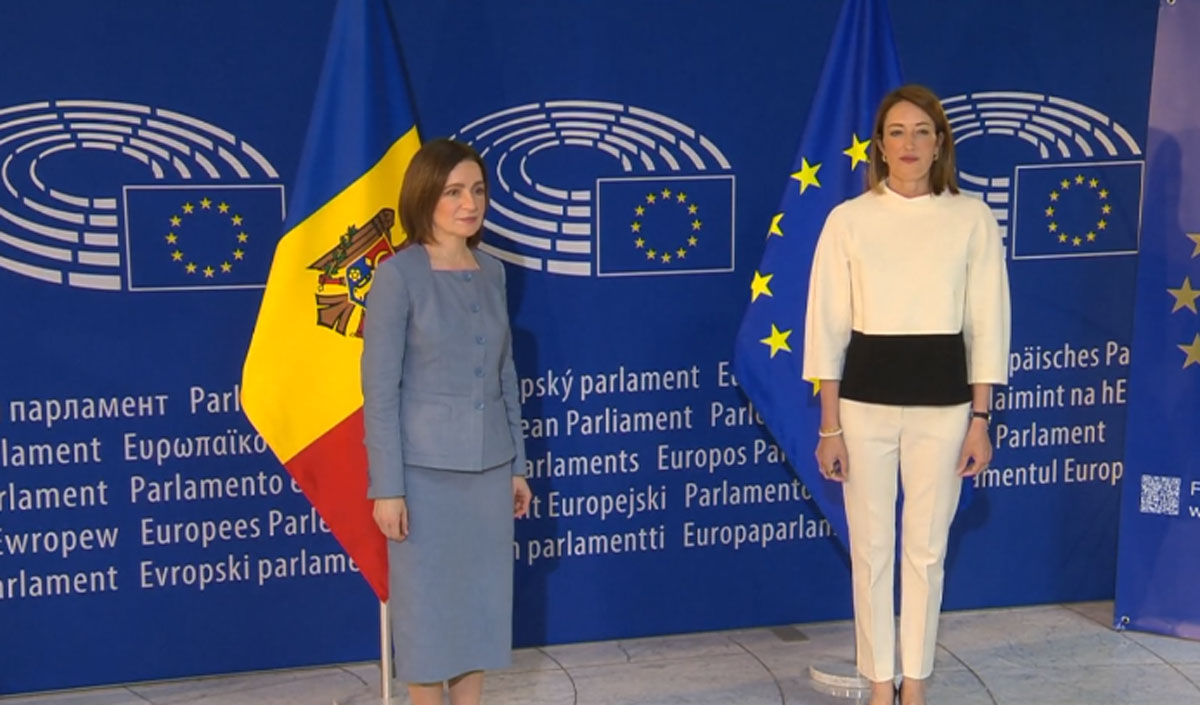Maia Sandu was awarded the Order of European Merit. What incident almost spoiled the ceremony?