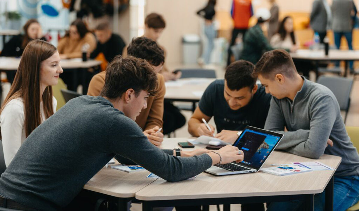 Săptămâna Educației: De la transformarea digitală a școlilor la un mega-târg pentru 4.000 de liceeni