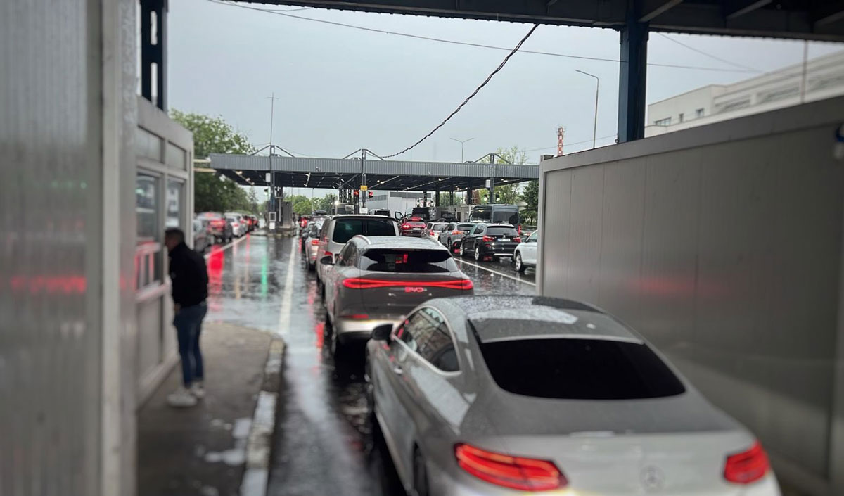 Tour business alarmed by congestion at the border with Romania