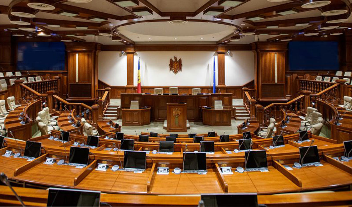 С 1 сентября парламент заработает по новым правилам. Оппозиция называет это «Слава КПСС!»