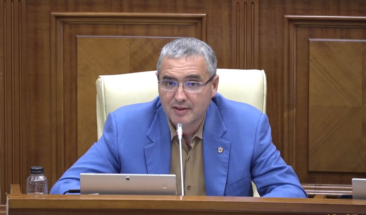 Usatii became interested in the fate of thousands of railroad cars taken out of Moldova