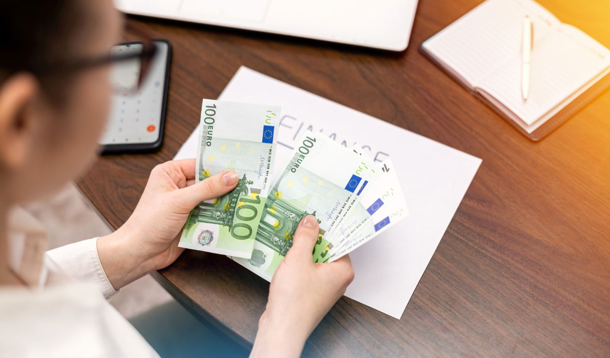 The net income of Eastern Europeans outstrips the pocket of Western Europeans