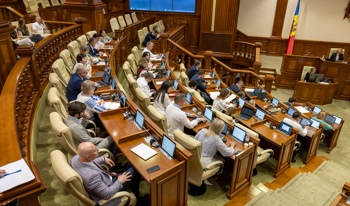 Deputații au susținut în prima lectură vânzarea cartelelor SIM în baza buletinului
