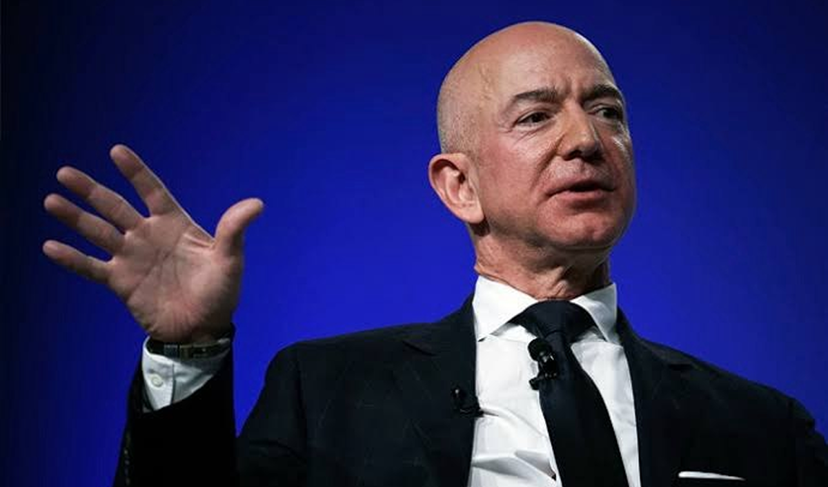 Jeff Bezos: inteligența artificială va duce la o penurie de forță de muncă