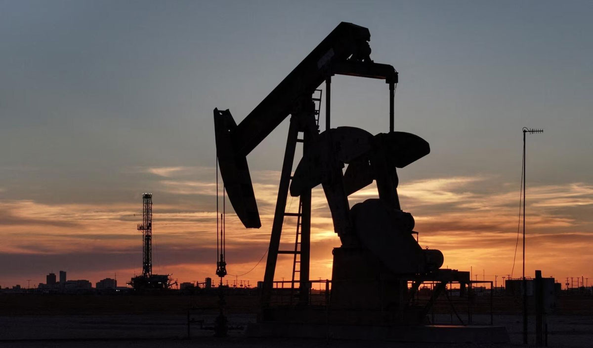 Цены на нефть начали расти на фоне возобновления ударов США и Ирана