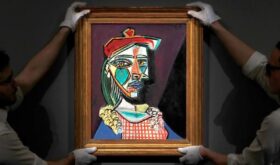 Picasso: Femeie cu beretă și rochie în carouri Picasso: Femeie cu beretă și rochie în carouri