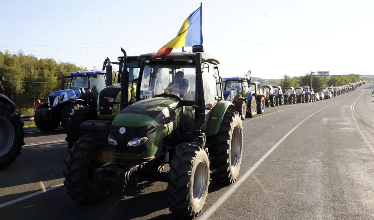 Fermierii din Fălești au anunțat o acțiune de protest – pe șosea, cu utilajele agricole