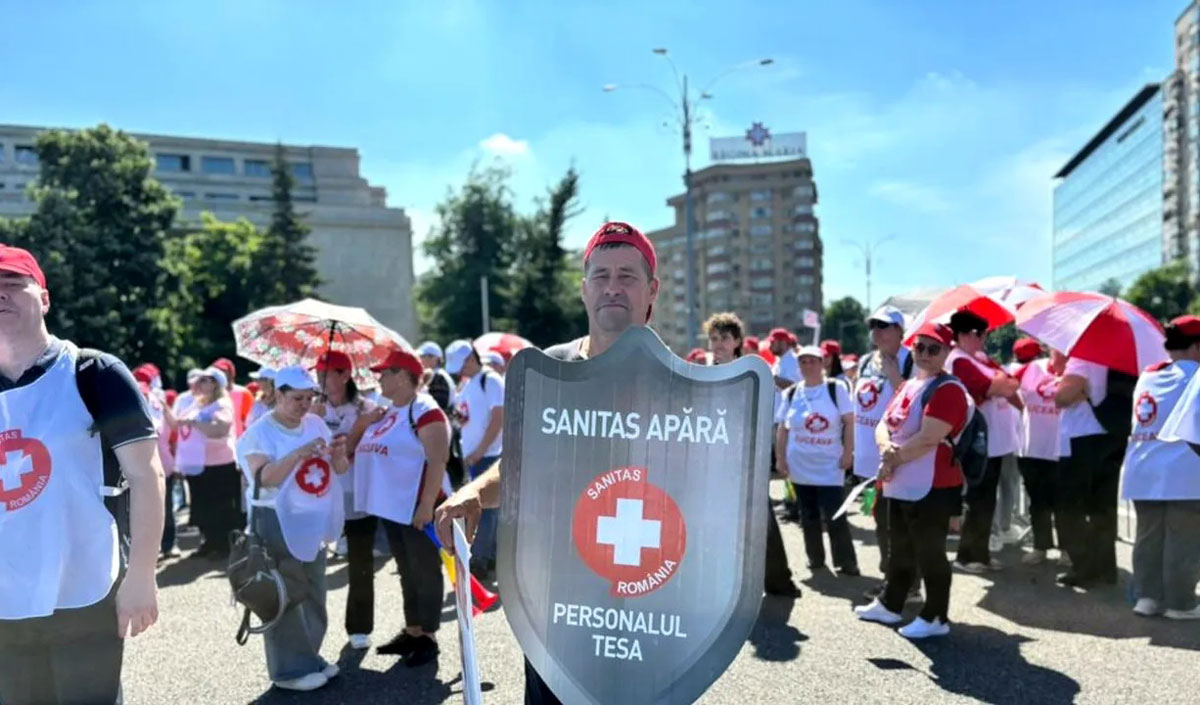 Healthcare workers in Romania went on strike. So far, it’s a warning strike.