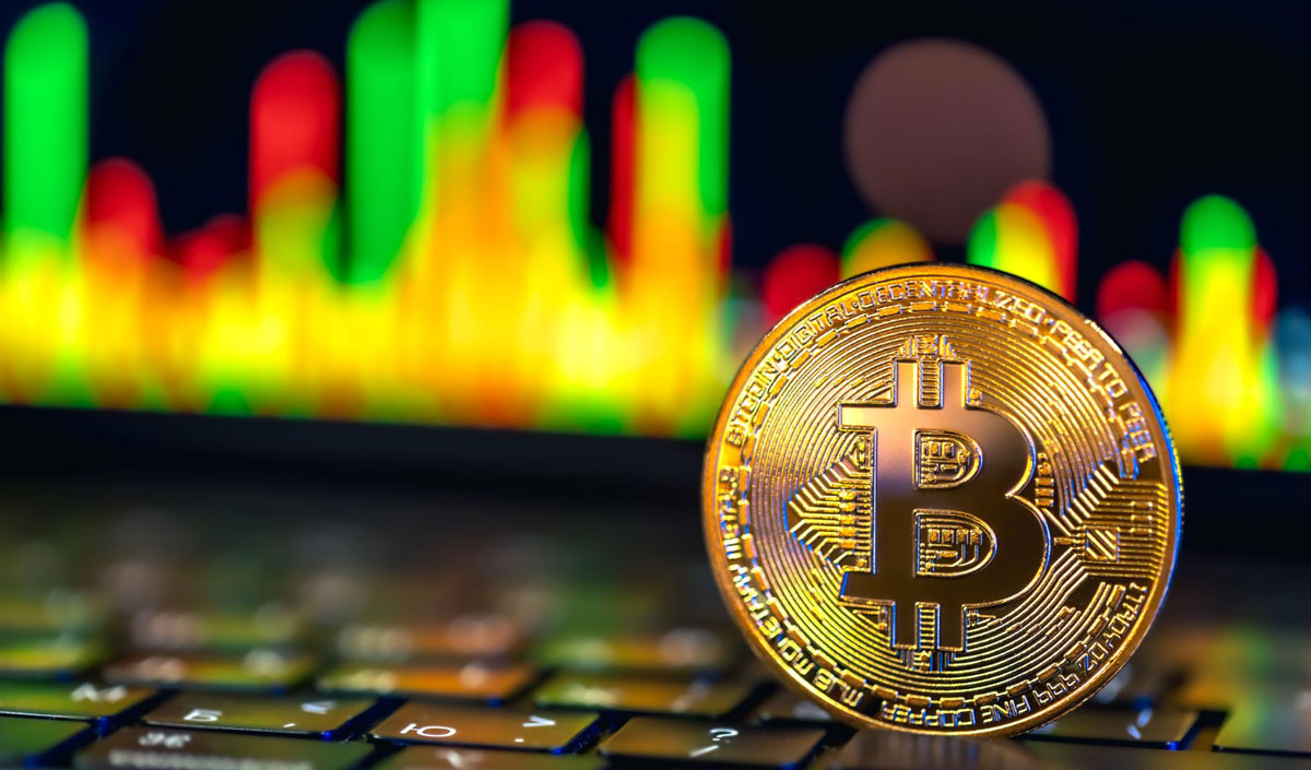 Биткоин упал до $62 848 на фоне напряжённости между США и Ираном