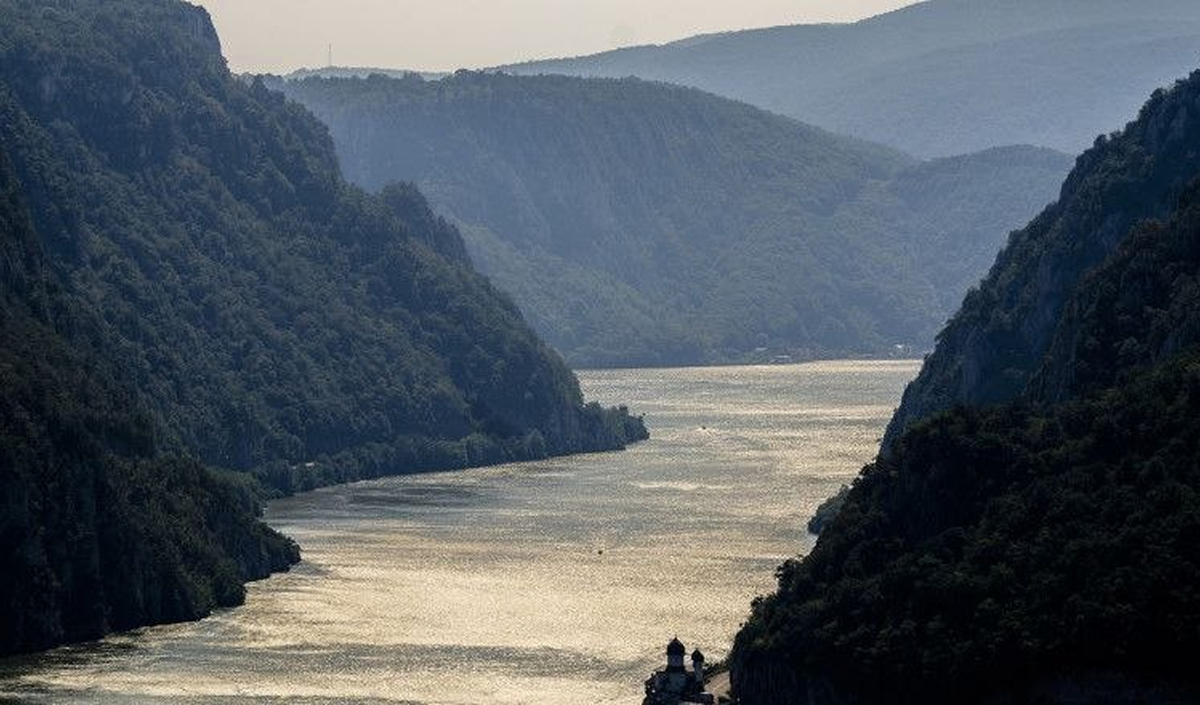 Pe teritoriul României, Dunărea devine mai puțin adâncă