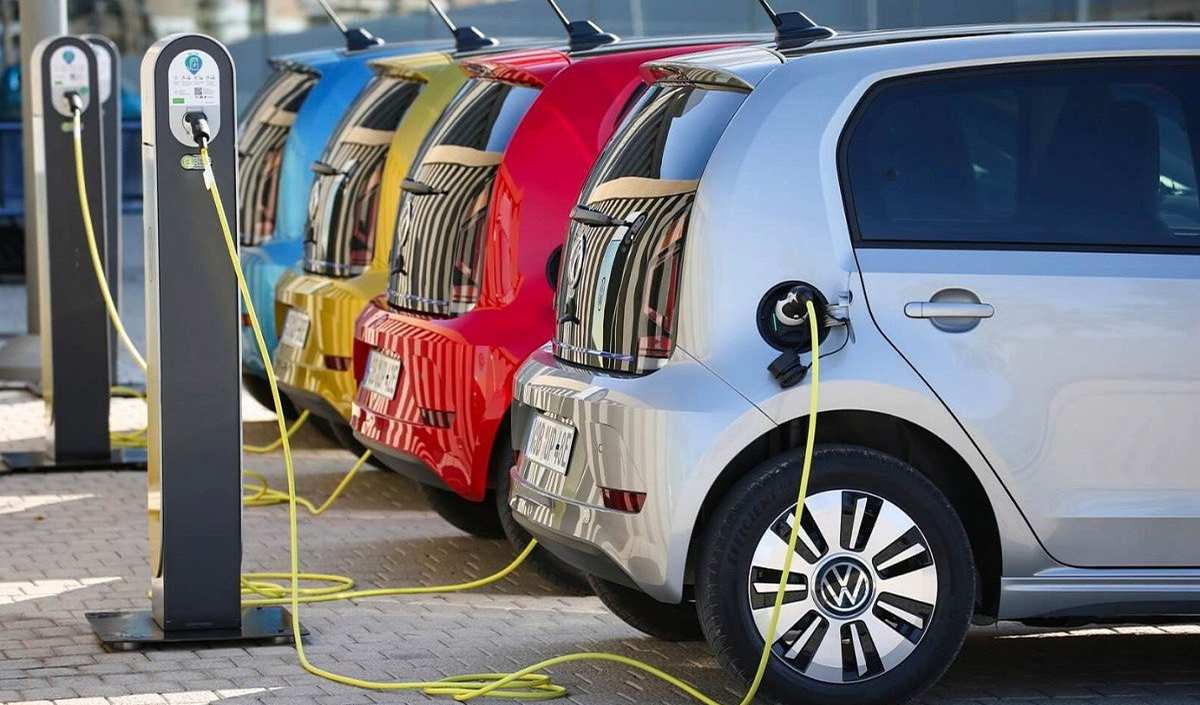 Bateriile mașinilor electrice au o durată de viață mult mai lungă decât se preconiza