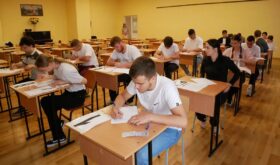se desfășoară examenul