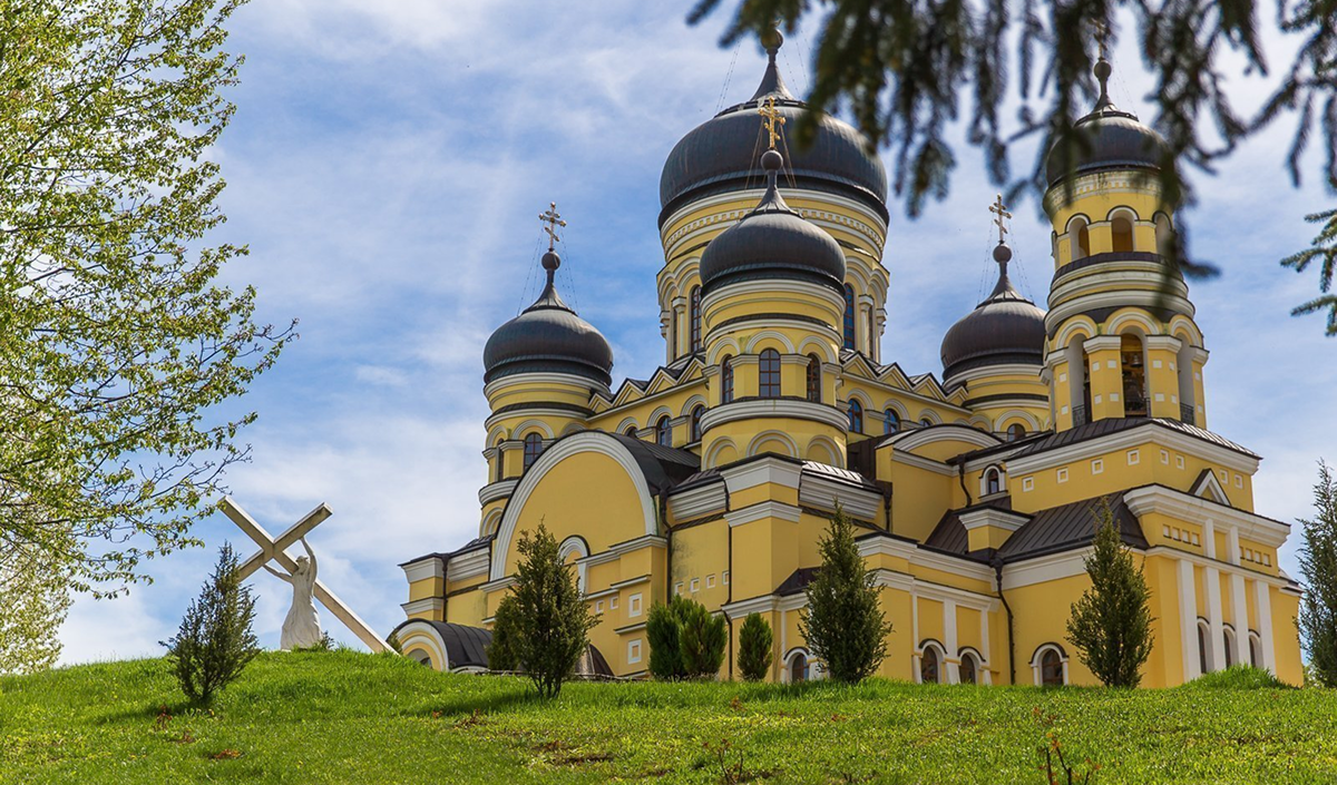 România investește în bisericile din Moldova