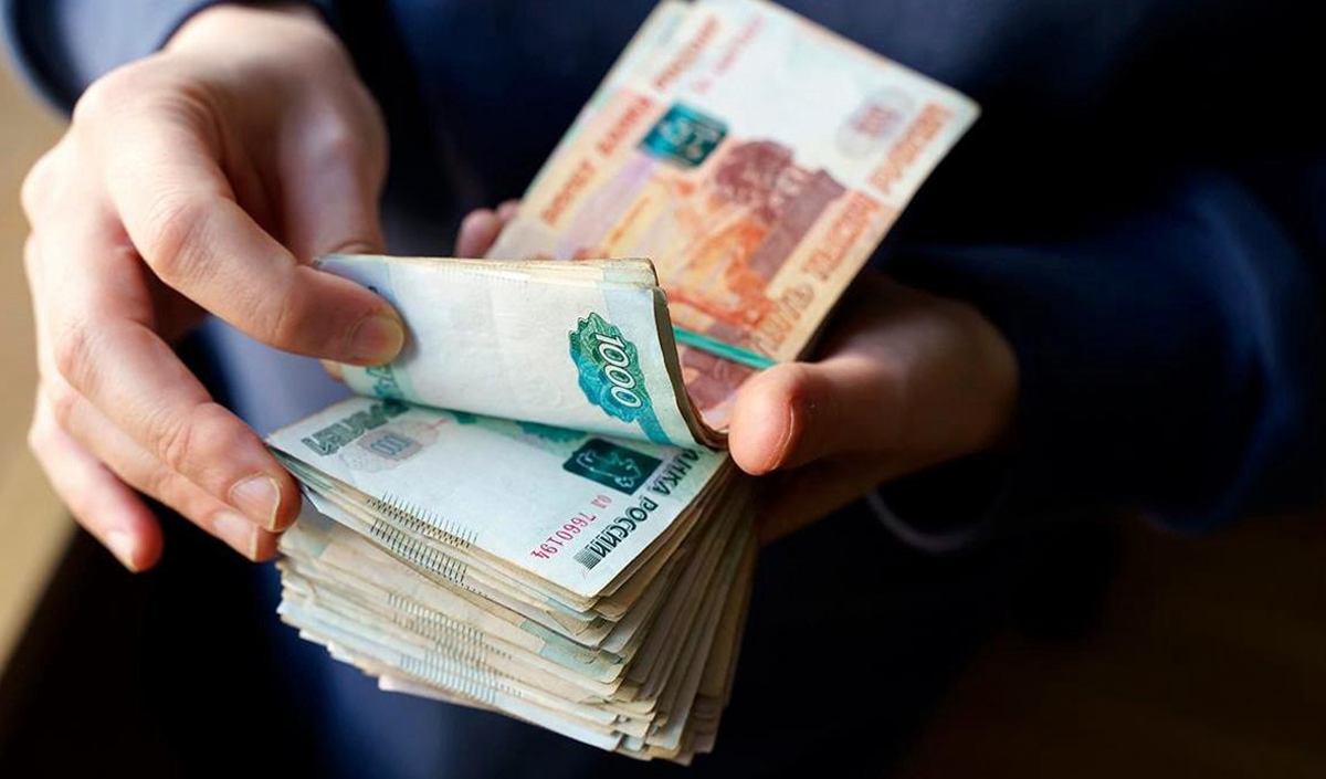 Rușii retrag în masă numerar
